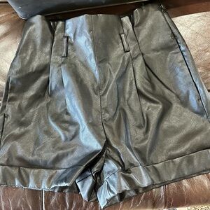 Express Shortie Extreme High Rise- Size 6. Black leather look and feel